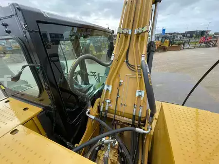 Escavatori cingolati 2025 Caterpillar 323D3 (30)