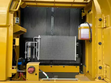 Escavatori cingolati 2025 Caterpillar 323D3 (33)