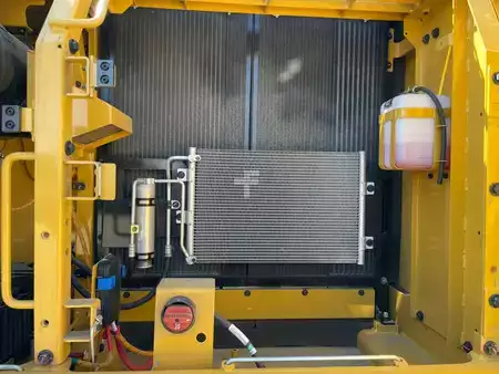 Escavatori cingolati 2025 Caterpillar 323D3 (28)