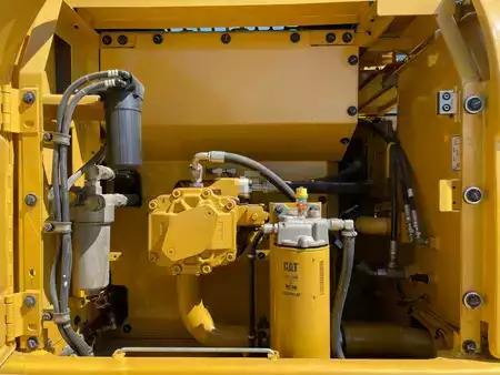 Escavatori cingolati 2025 Caterpillar 323D3 (29)