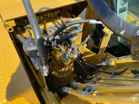 Escavatori cingolati 2025 Caterpillar 323D3 (31)