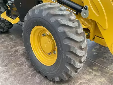 Rigid Backhoe Loader 2026 Caterpillar 424 (15)