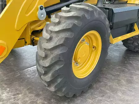 Rigid Backhoe Loader 2026 Caterpillar 424 (13)