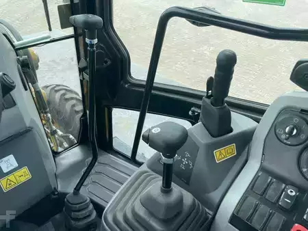 Rigid Backhoe Loader 2026 Caterpillar 424 (24)