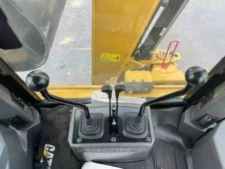 Rigid Backhoe Loader 2026 Caterpillar 424 (27)