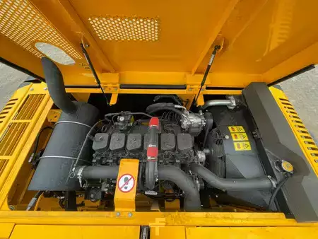 Bæltegraver 2025 JCB 245 HD LR (31)