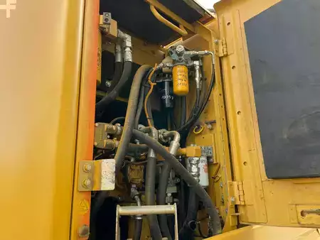 Rupsgraafmachines 2012 Caterpillar 328D (31)