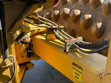 Fåren ruller 2014 Caterpillar CP64 (14)