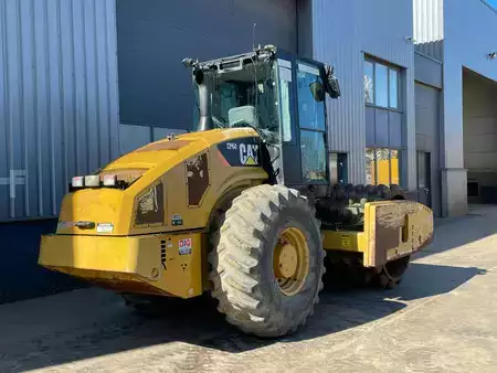 Fåren ruller 2014 Caterpillar CP64 (4)