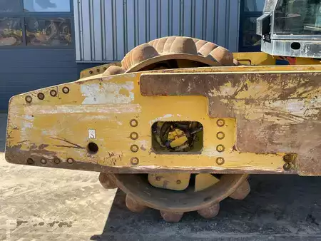 Fåren ruller 2014 Caterpillar CP64 (8)