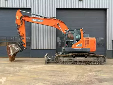 Bæltegraver 2017 Doosan DX235LCR (1)
