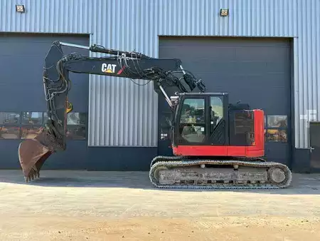 Beltegraver 2018 Caterpillar 325 F LCR (1)