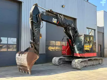 Beltegraver 2018 Caterpillar 325 F LCR (2)