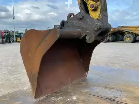 Korečková rýpadla 2019 Komatsu PC490LCD-11 (11)