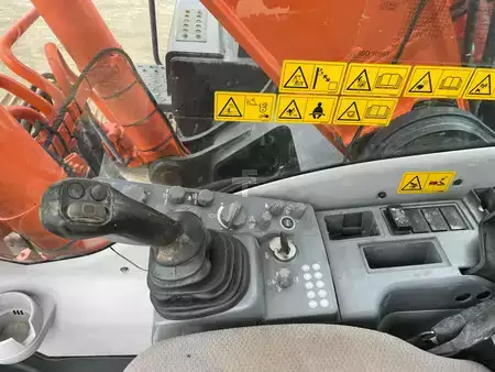 Pelles sur chenilles 2018 Hitachi ZX300-6 (26)