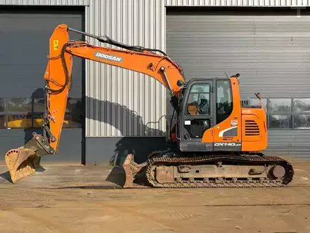 Rupsgraafmachines 2020 Doosan DX140LCR-5 (1)
