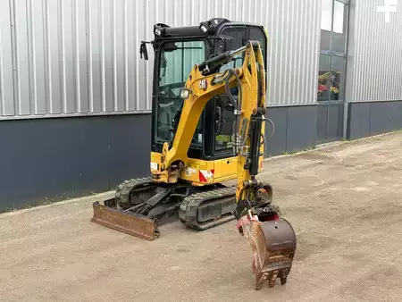 Lánctalpas kotrógép 2021 Caterpillar 301.8-05 (10)