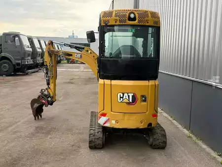 Lánctalpas kotrógép 2021 Caterpillar 301.8-05 (13)