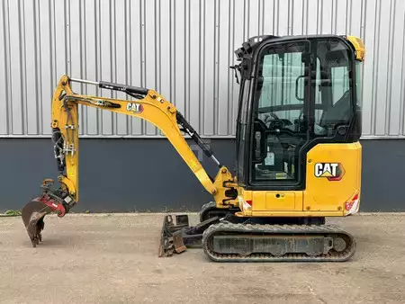 Lánctalpas kotrógép 2021 Caterpillar 301.8-05 (2)