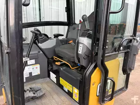Lánctalpas kotrógép 2021 Caterpillar 301.8-05 (27)
