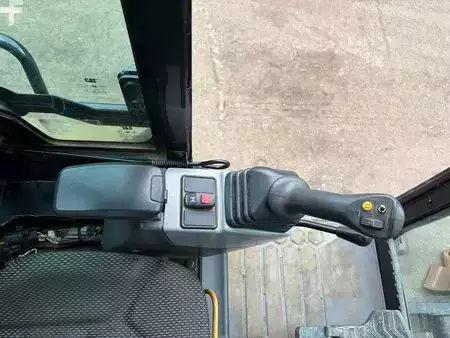 Lánctalpas kotrógép 2021 Caterpillar 301.8-05 (30)