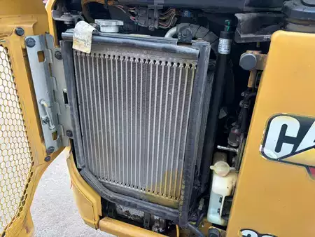 Lánctalpas kotrógép 2021 Caterpillar 301.8-05 (35)