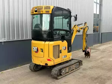 Lánctalpas kotrógép 2021 Caterpillar 301.8-05 (6)