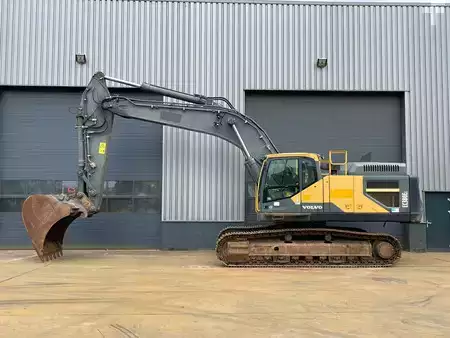 Rupsgraafmachines 2015 Volvo EC380EL | German machine (1)
