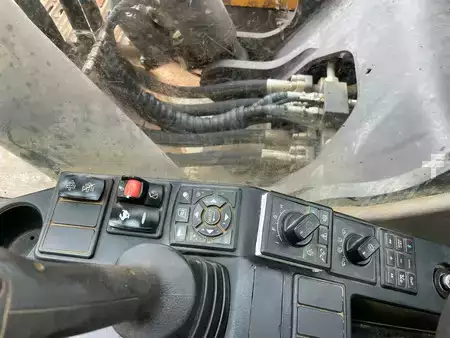 Rupsgraafmachines 2015 Volvo EC380EL | German machine (18)