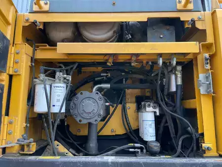 Rupsgraafmachines 2015 Volvo EC380EL | German machine (23)