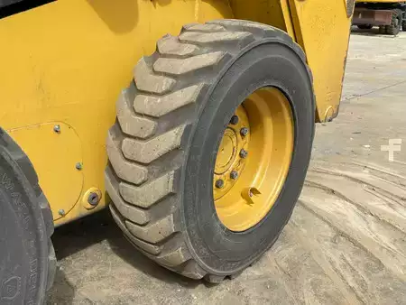 Chargeuse sur pneus 2021 Caterpillar 226D3 - CE Certified (12)