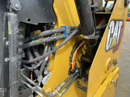Chargeuse sur pneus 2021 Caterpillar 226D3 - CE Certified (16)