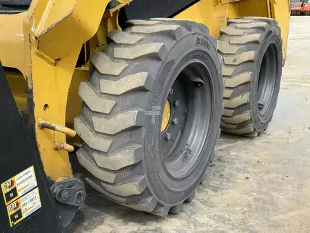 Chargeuse sur pneus 2021 Caterpillar 226D3 - CE Certified (12)