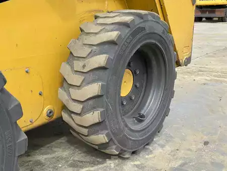 Chargeuse sur pneus 2021 Caterpillar 226D3 - CE Certified (13)