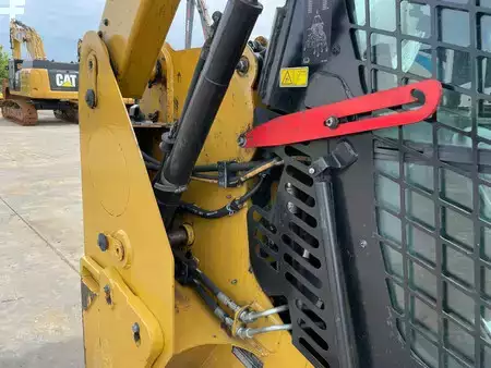 Chargeuse sur pneus 2021 Caterpillar 226D3 - CE Certified (16)
