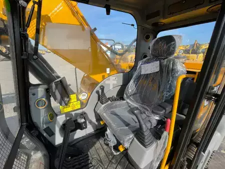 Koparki gąsienicowe 2026 JCB 205 (21)