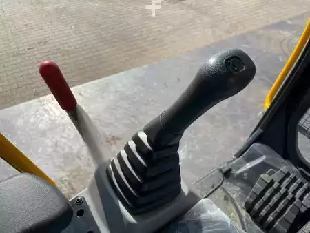 Koparki gąsienicowe 2026 JCB 205 (23)