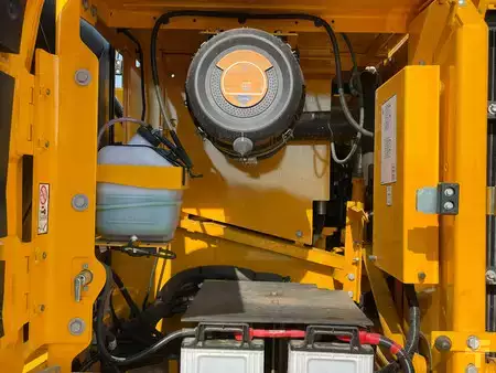 Koparki gąsienicowe 2026 JCB 205 (26)