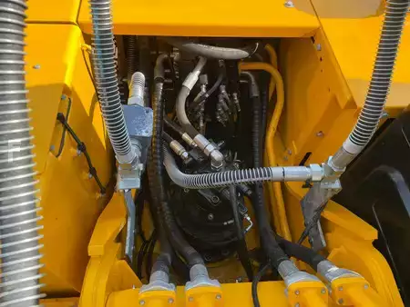 Koparki gąsienicowe 2026 JCB 205 (29)