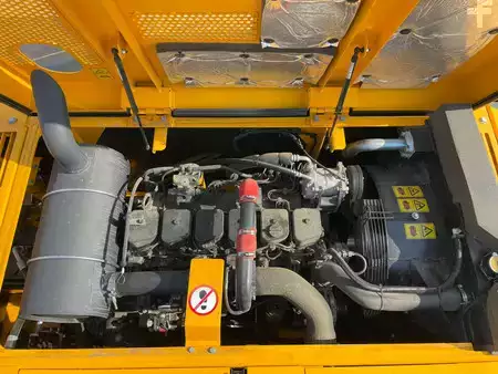 Koparki gąsienicowe 2026 JCB 205 (30)