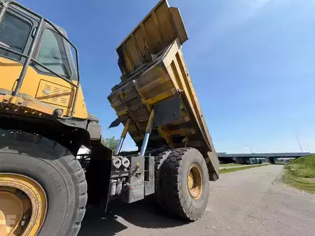 Dúmpers rígidos 2005 Komatsu HD605-7 (12)