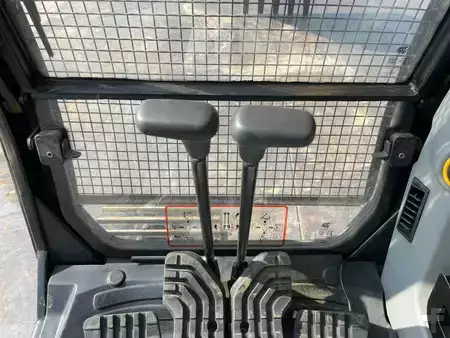 Koparki gąsienicowe 2026 JCB 205 (22)
