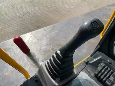 Koparki gąsienicowe 2026 JCB 205 (25)