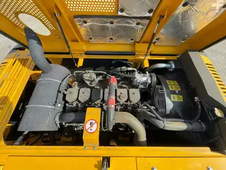 Koparki gąsienicowe 2026 JCB 205 (31)