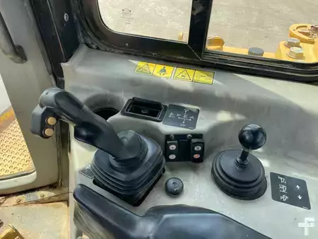 Escavadoras 2011 Caterpillar D6T XL (20)