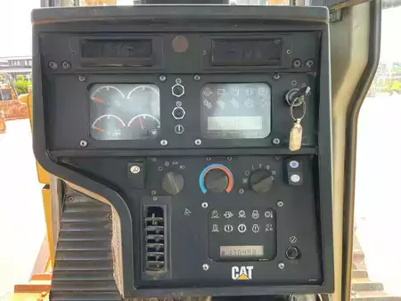 Escavadoras 2011 Caterpillar D6T XL (21)