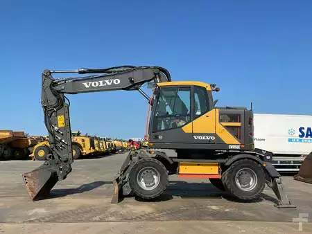 Escavatori gommati 2017 Volvo EWR 150 E (1)