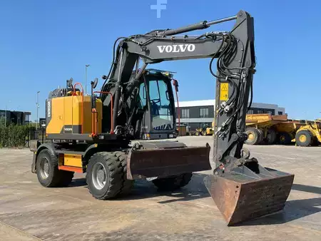 Escavatori gommati 2017 Volvo EWR 150 E (10)