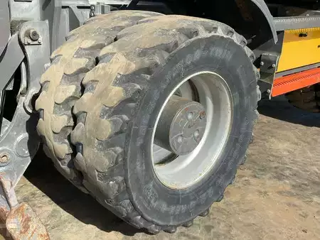 Escavatori gommati 2017 Volvo EWR 150 E (14)