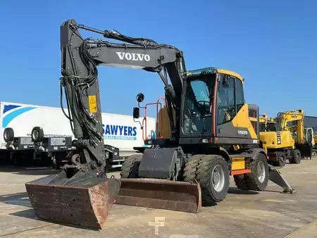 Escavatori gommati 2017 Volvo EWR 150 E (2)